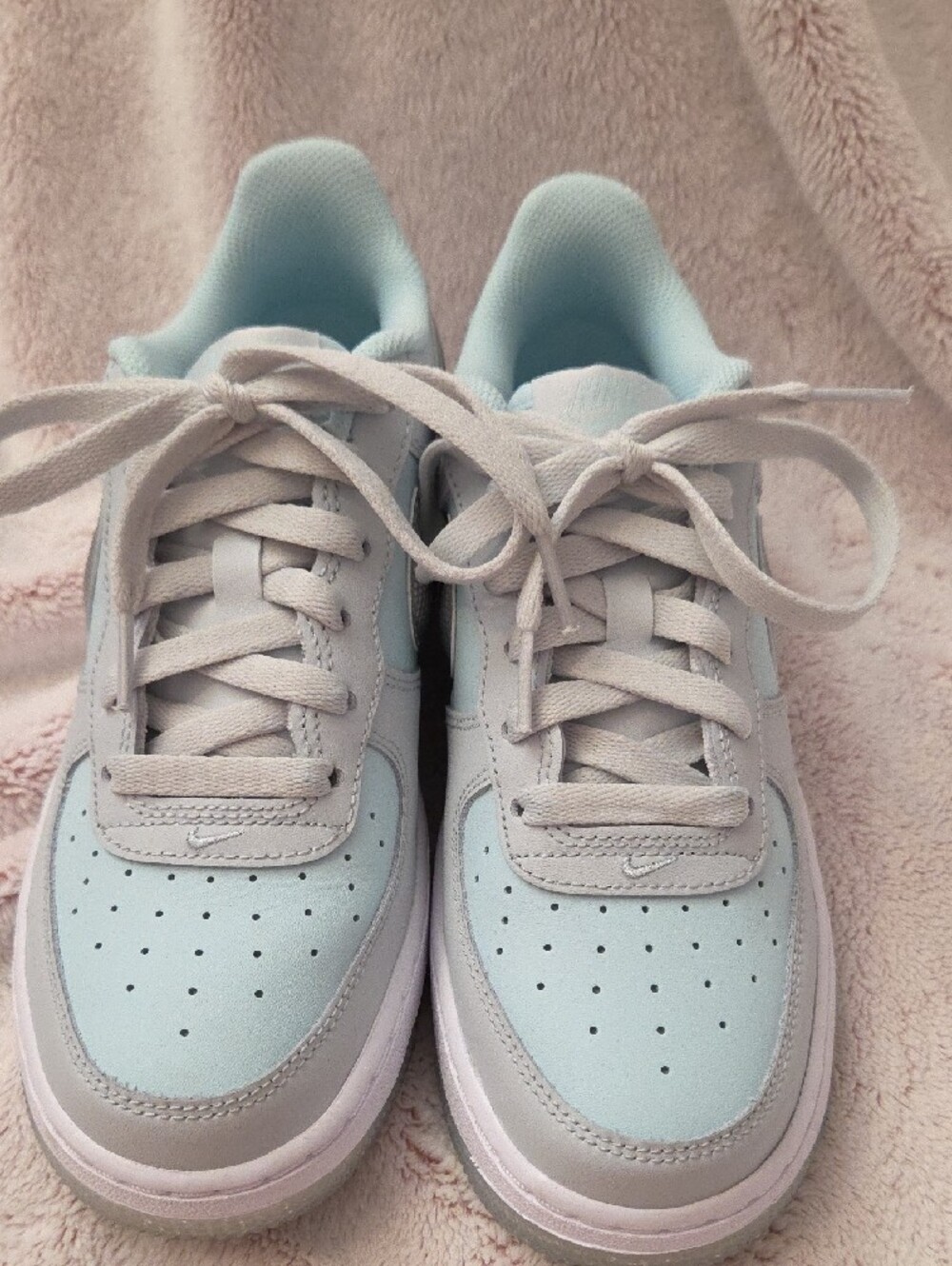 OFFERS/Nike Air Force 1. Low-Top Sneakers in Pale Blue & Silver Swoosh - Picture 6 of 10
